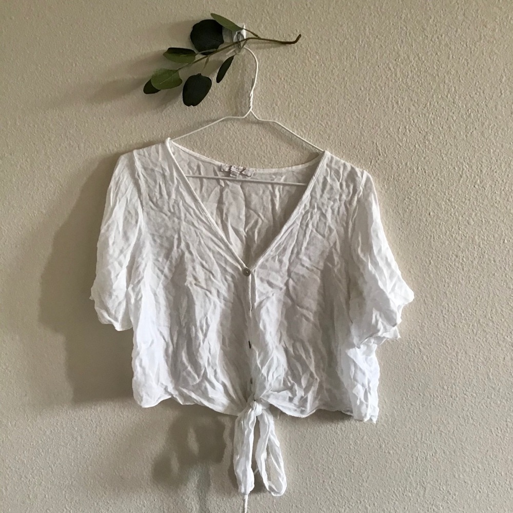 White crop tee